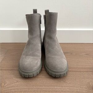 Blondo Prestly Gray Waterproof Suede Lug Sole Boots